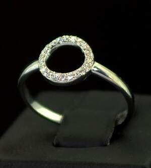 Срібна каблучка 925 проби 1,11 г з Муассанітами 0,04 карат Срібна каблучка 925 проби 1,11 г з Муассанітами 0,04 карат