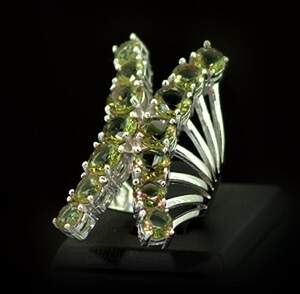 Срібна каблучка 925 проби 12,79 г з турецькими Султанітами класу АААА 5,1 карат Срібна каблучка 925 проби 12,79 г з турецькими Султанітами класу АААА 5,1 карат