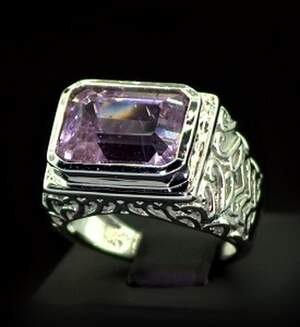 Срібна каблучка 925 проби 12,63 г з каліфорнійським Кунцитом 7,38 карат