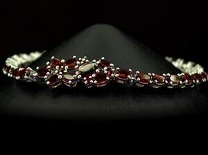 Срібний браслет 925 проби 10,69 г з мозамбійськими Гранатами 10,28 карат 17-20 см Срібний браслет 925 проби 10,69 г з мозамбійськими Гранатами 10,28 карат 17-20 см