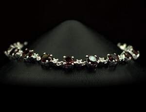 Срібний браслет 925 проби 9,1 г з мозамбійськими Гранатами та цирконами 9,63 карат 17-20 см Срібний браслет 925 проби 9,1 г з мозамбійськими Гранатами та цирконами 9,63 карат 17-20 см