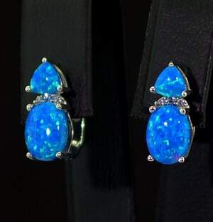 Срібні сережки 925 проби 2,71 г з блакитними гідротермальними Опалами та цирконами 1,7 карат Срібні сережки 925 проби 2,71 г з блакитними гідротермальними Опалами та цирконами 1,7 карат