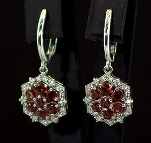 Срібні сережки 925 проби 5,05 г з чеськими Гранатами та фіанітами 2,99 карат Срібні сережки 925 проби 5,05 г з чеськими Гранатами та фіанітами 2,99 карат