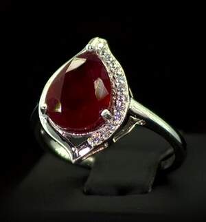 Срібна каблучка 925 проби 3,6 г з африканським Роял Рубіном класу АААА та цирконами 5,18 карат