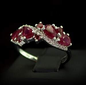 Срібна каблучка 925 проби 3,27 г з африканськими Роял Рубінами класу АААА та цирконами 3,12 карат Срібна каблучка 925 проби 3,27 г з африканськими Роял Рубінами класу АААА та цирконами 3,12 карат