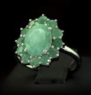 Срібна каблучка 925 проби 3,51 г з бразильськими Смарагдами класу АААА 3,8 карат Срібна каблучка 925 проби 3,51 г з бразильськими Смарагдами класу АААА 3,8 карат