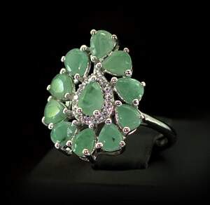 Срібна каблучка 925 проби 3,85 г з бразильськими Смарагдами класу АААА та цирконами 3,06 карат Срібна каблучка 925 проби 3,85 г з бразильськими Смарагдами класу АААА та цирконами 3,06 карат