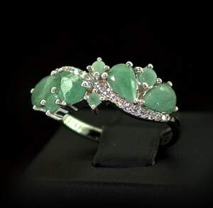 Срібна каблучка 925 проби 3,11 г з бразильськими Смарагдами класу АААА та цирконами 2,5 карат Срібна каблучка 925 проби 3,11 г з бразильськими Смарагдами класу АААА та цирконами 2,5 карат