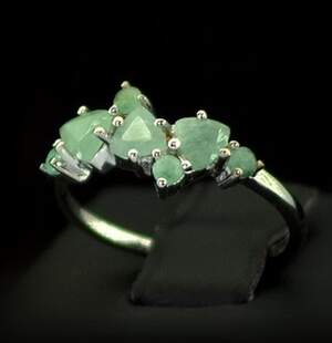 Срібна каблучка 925 проби 1,79 г з бразильськими Смарагдами класу АААА 0,76 карат Срібна каблучка 925 проби 1,79 г з бразильськими Смарагдами класу АААА 0,76 карат