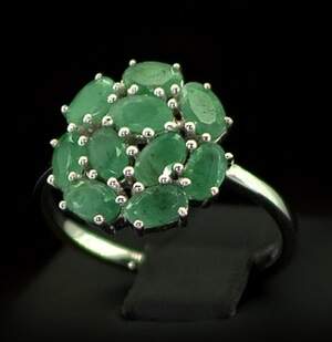 Срібна каблучка 925 проби 2,67 г з бразильськими Смарагдами класу АААА 2,35 карат Срібна каблучка 925 проби 2,67 г з бразильськими Смарагдами класу АААА 2,35 карат