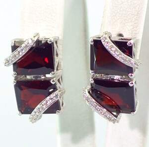 Срібні сережки 925 проби 8,16 г з мозамбікськими Гранатами та цирконами 14,5 карат Срібні сережки 925 проби 8,16 г з мозамбікськими Гранатами та цирконами 14,5 карат