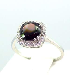 Срібна каблучка 925 проби 2,47 г з мозамбікським Гранатом та цирконами 3,01 карат Срібна каблучка 925 проби 2,47 г з мозамбікським Гранатом та цирконами 3,01 карат