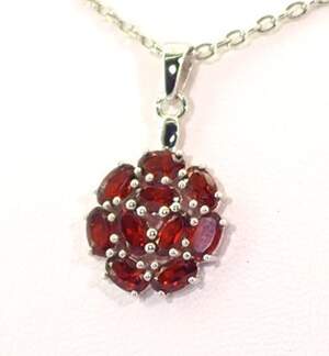 Срібна підвіска 925 проби 2 г з мозамбікськими Гранатами 2,6 карат Срібна підвіска 925 проби 2 г з мозамбікськими Гранатами 2,6 карат