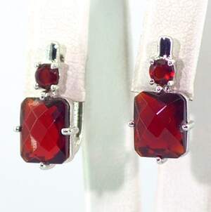 Срібні сережки 925 проби 4,1 г з мозамбікськими Гранатами 5,32 карат Срібні сережки 925 проби 4,1 г з мозамбікськими Гранатами 5,32 карат