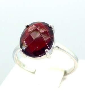 Срібна каблучка 925 проби 2,38 г з мозамбікським Гранатом 3,98 карат Срібна каблучка 925 проби 2,38 г з мозамбікським Гранатом 3,98 карат