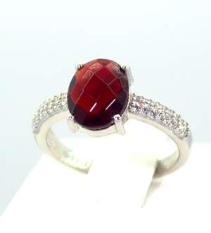 Срібна каблучка 925 проби 3 г з мозамбікським Гранатом та цирконами 2,53 карат Срібна каблучка 925 проби 3 г з мозамбікським Гранатом та цирконами 2,53 карат