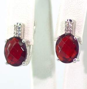 Срібні сережки 925 проби 3,91 г з мозамбікськими Гранатами та цирконами 4,41 карат Срібні сережки 925 проби 3,91 г з мозамбікськими Гранатами та цирконами 4,41 карат