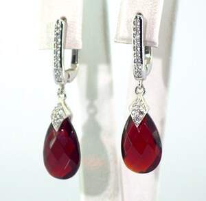 Срібні сережки 925 проби 4,52 г з мозамбікськими Гранатами та цирконами 8,33 карат Срібні сережки 925 проби 4,52 г з мозамбікськими Гранатами та цирконами 8,33 карат