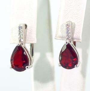 Срібні сережки 925 проби 3,42 г з мозамбікськими Гранатами та цирконами 3,47 карат Срібні сережки 925 проби 3,42 г з мозамбікськими Гранатами та цирконами 3,47 карат