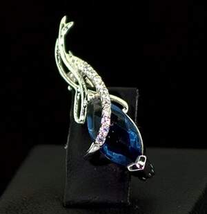 Срібна брошка 925 проби 1,79 г з nano Танзанітом та цирконами 1,65 карат