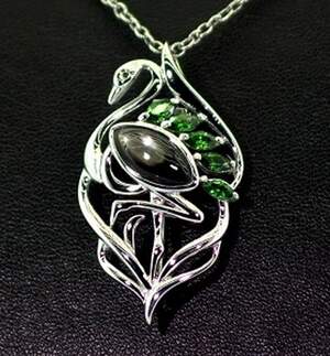 Срібна брошка 925 проби 5,41 г з чорним Перламутром та цирконами 6,46 карат