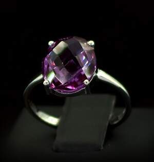 Серебряное кольцо 925 пробы 2,74 г с индийским Олександритом 5,83 карат Серебряное кольцо 925 пробы 2,74 г с индийским Олександритом 5,83 карат