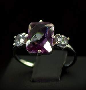 Серебряное кольцо 925 пробы 2,55 г с индийскими Олександритами 4,98 карат Серебряное кольцо 925 пробы 2,55 г с индийскими Олександритами 4,98 карат