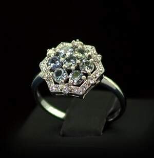 Срібна каблучка 925 проби 2,48 г з Танзанітами Ман'яра та фіанітами 0,77 карат Срібна каблучка 925 проби 2,48 г з Танзанітами Ман'яра та фіанітами 0,77 карат