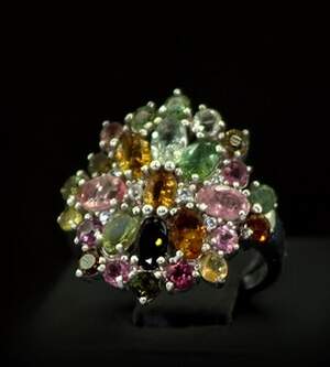 Срібна каблучка 925 проби 5,46 г з бразильськими Турмалінами та фіанітами 4,65 карат Срібна каблучка 925 проби 5,46 г з бразильськими Турмалінами та фіанітами 4,65 карат