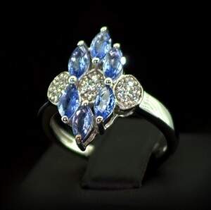 Серебряное кольцо 925 пробы 3,93 гр. с Танзанитами класса АААА и топазами из США 1,73 карат Серебряное кольцо 925 пробы 3,93 гр. с Танзанитами класса АААА и топазами из США 1,73 карат