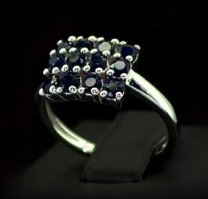 Серебряное кольцо 925 пробы 3,2 гр. с голубыми шри-ланкийскими Сапфирами класса АААА 1,82 карат Серебряное кольцо 925 пробы 3,2 гр. с голубыми шри-ланкийскими Сапфирами класса АААА 1,82 карат