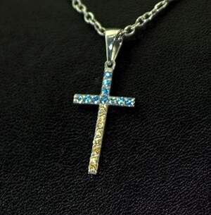 Срібна підвіска 925 проби 0,96 г з жовто-блакитними Фіанітами 0,55 карат Срібна підвіска 925 проби 0,96 г з жовто-блакитними Фіанітами 0,55 карат