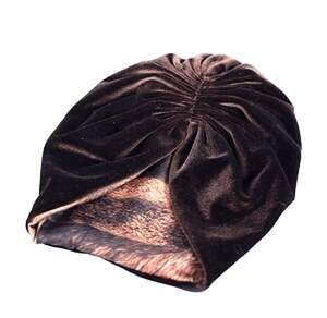 Жіноча шапка-тюрбан коричневого кольору, матеріал: велюр Жіноча шапка-тюрбан коричневого кольору, матеріал: велюр
