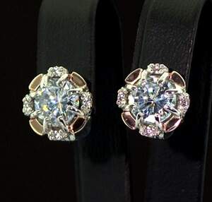 Срібні сережки 925 проби з позолотою 375 проби 5,82 г з білими Фіанітами 7,25 карат Срібні сережки 925 проби з позолотою 375 проби 5,82 г з білими Фіанітами 7,25 карат