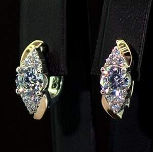 Срібні сережки 925 проби з позолотою 375 проби 4,6 г з білими Фіанітами 3,3 карат Срібні сережки 925 проби з позолотою 375 проби 4,6 г з білими Фіанітами 3,3 карат