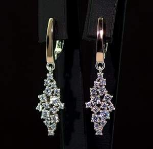 Срібні сережки 925 проби з позолотою 375 проби 5,87 г з білими Фіанітами 2,55 карат Срібні сережки 925 проби з позолотою 375 проби 5,87 г з білими Фіанітами 2,55 карат