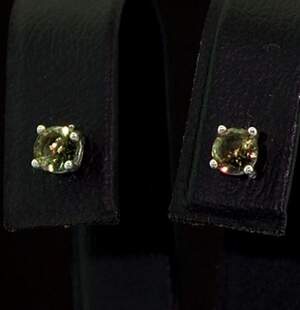 Срібні сережки 925 проби 0,62 г з турецькими Султанітами АААА 0,7 карат Срібні сережки 925 проби 0,62 г з турецькими Султанітами АААА 0,7 карат