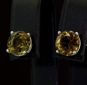 Срібні сережки 925 проби 1,78 г з турецькими Султанітами АААА 1,34 карат Срібні сережки 925 проби 1,78 г з турецькими Султанітами АААА 1,34 карат