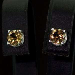 Срібні сережки 925 проби 1,6 г з турецькими Султанітами АААА 1,34 карат Срібні сережки 925 проби 1,6 г з турецькими Султанітами АААА 1,34 карат