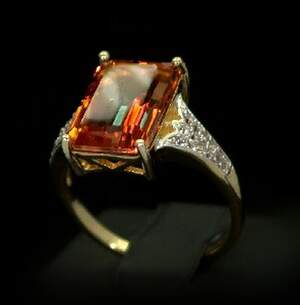 Срібна каблучка 925 проби з позолотою 570 проби 5,25 г з Кварцами Падпараджа та топазами зі США 7,29 карат Срібна каблучка 925 проби з позолотою 570 проби 5,25 г з Кварцами Падпараджа та топазами зі США 7,29 карат