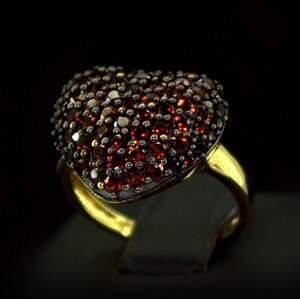 Срібна каблучка 925 проби в позолоті 750 проби 4 г з мозамбікськими Гранатами 2,41 карат Срібна каблучка 925 проби в позолоті 750 проби 4 г з мозамбікськими Гранатами 2,41 карат