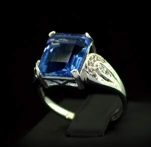 Срібна каблучка 925 проби 5,16 г з Флюоритом Блу Джон та топазами зі США 7,43 карат Срібна каблучка 925 проби 5,16 г з Флюоритом Блу Джон та топазами зі США 7,43 карат