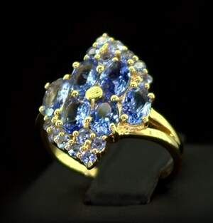 Срібна каблучка 925 проби в позолоті 750 проби 3,96 г з Танзанітами класу АААА 3,1 карат Срібна каблучка 925 проби в позолоті 750 проби 3,96 г з Танзанітами класу АААА 3,1 карат