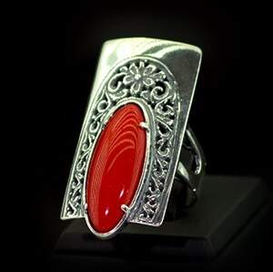 Срібна каблучка 925 проби 9,48 г з Коралом 6,25 карат Срібна каблучка 925 проби 9,48 г з Коралом 6,25 карат