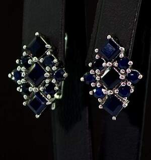 Срібні сережки 925 проби 5,55 г з блакитними шрі-ланкійськими Сапфірами класу АААА 4,51 карат Срібні сережки 925 проби 5,55 г з блакитними шрі-ланкійськими Сапфірами класу АААА 4,51 карат