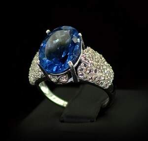 Срібна каблучка 925 проби 5,1 г з Флюоритом Блу Джон та топазами зі США 6,33 карат Срібна каблучка 925 проби 5,1 г з Флюоритом Блу Джон та топазами зі США 6,33 карат