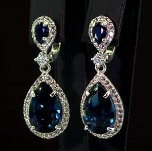 Срібні сережки 925 проби 7,24 г з Топазами Лондон Блу, сапфірами та фіанітами 14,1 карат Срібні сережки 925 проби 7,24 г з Топазами Лондон Блу, сапфірами та фіанітами 14,1 карат