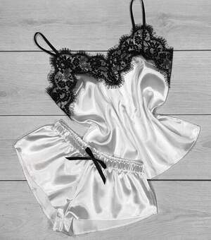 Атласна піжама