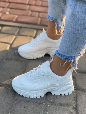 Кросівки жіночі