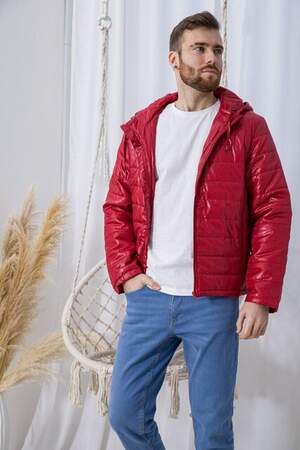 ЧОЛОВІЧА ДЕМІСЕЗОННА КУРТКА З КАПЮШОНОМ ЧЕРВОНОГО КОЛЬОРУ